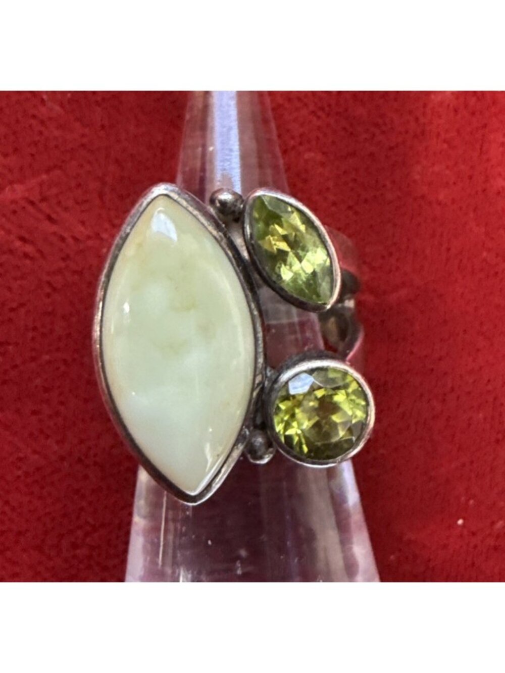 925 Sterling Silver Oval Prehnite & Peridot Ring Size 6.5. 9.14 g